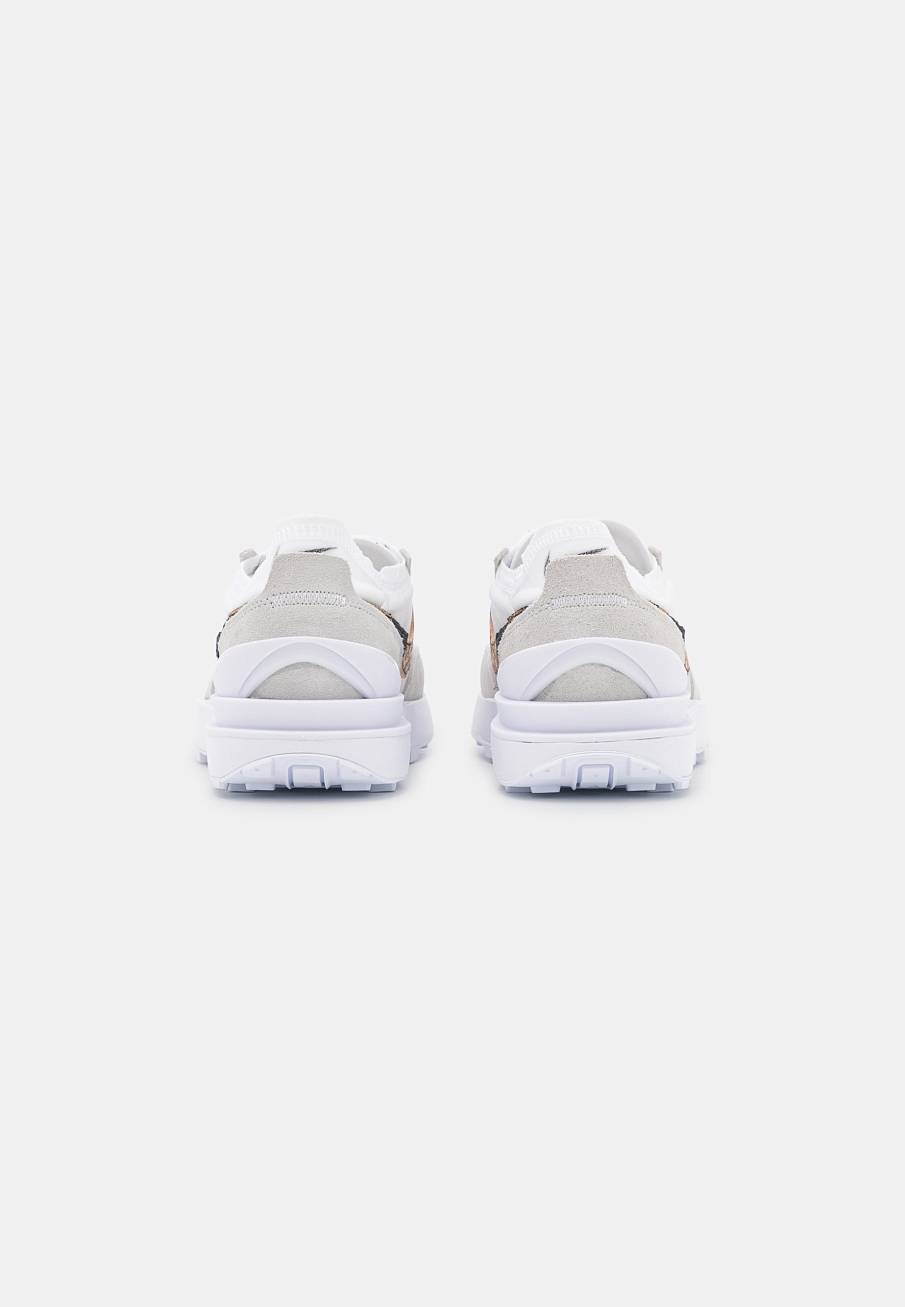 Фото № 2 с приближением к товару «‎Nike Waffle One »
