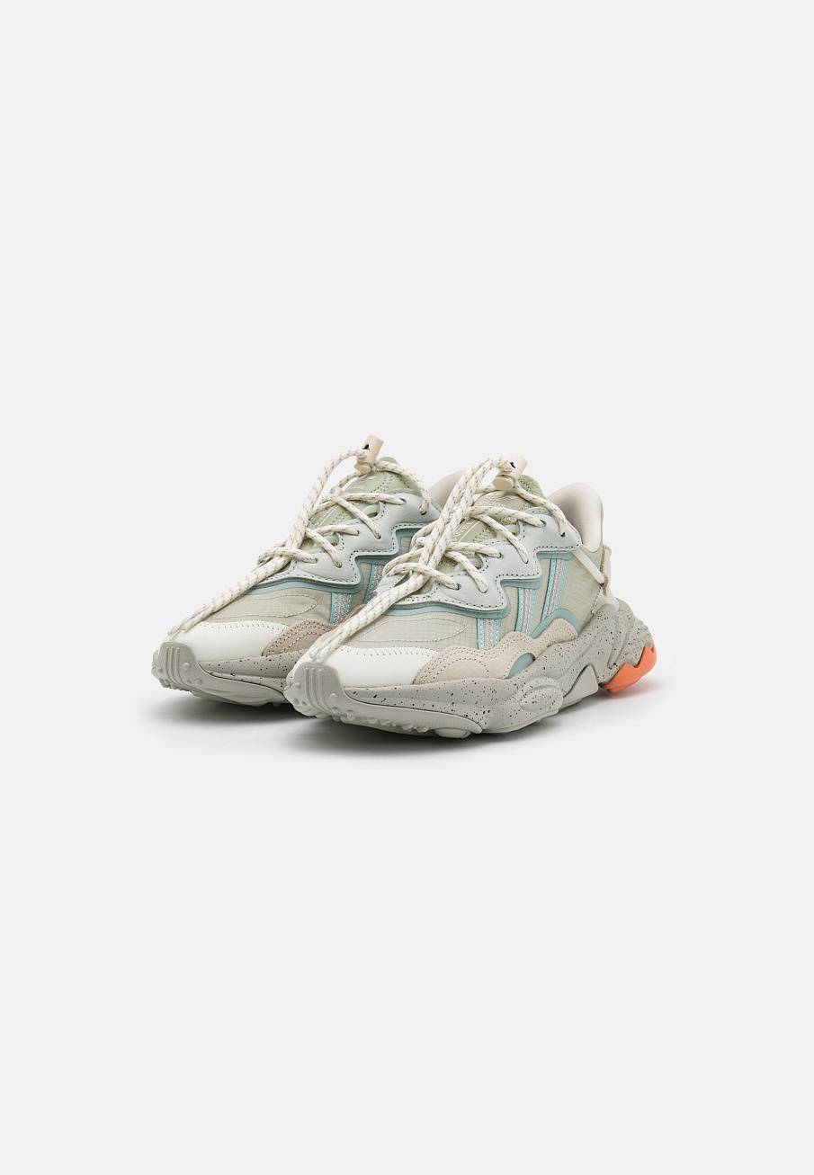 Фото № 3 с приближением к товару «‎Adidas Ozweego »