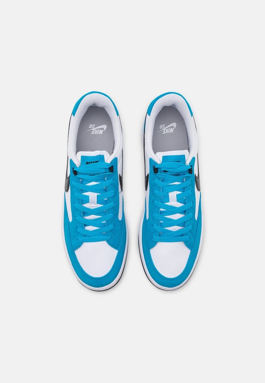 Фото № 3 с приближением к товару «‎Nike Adversary Premium »