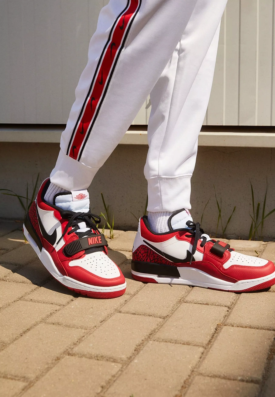 Фото № 3 с приближением к товару «‎AIR JORDAN LEGACY 312»