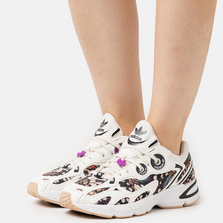 Фото № 1 с приближением к товару «‎Adidas Astir »