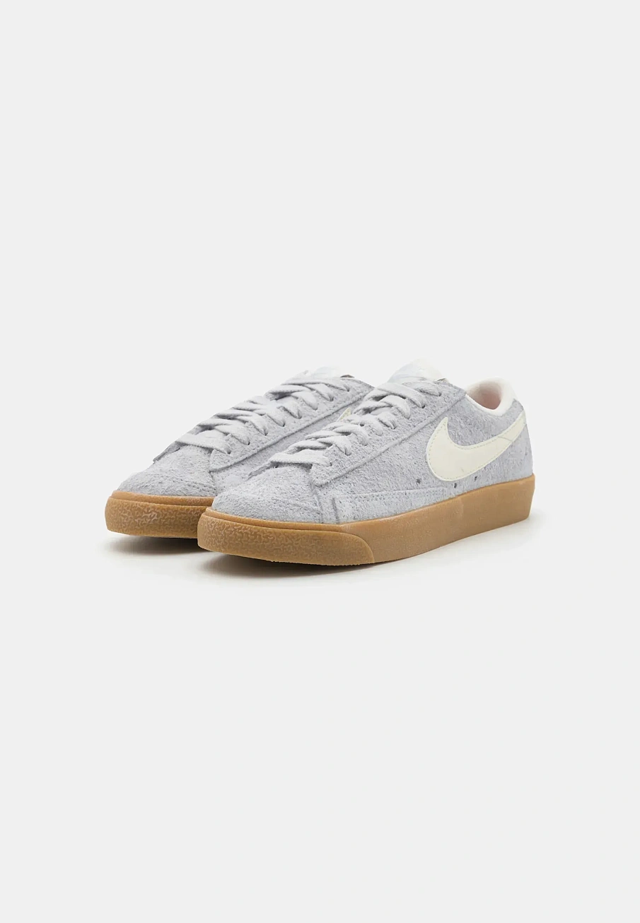 Фото № 2 с приближением к товару «‎BLAZER 77»