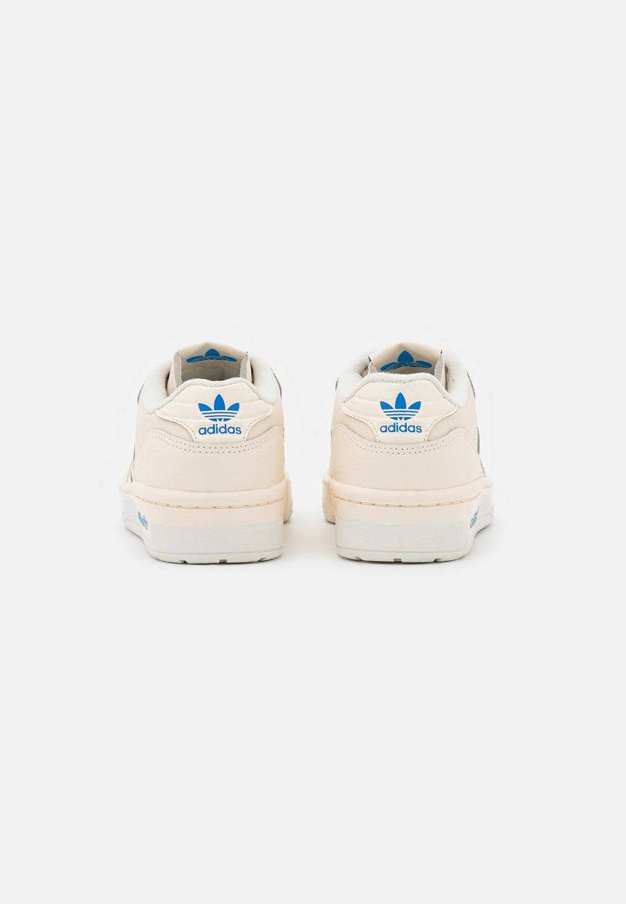 Фото № 4 с приближением к товару «‎Adidas Rivalry Premium »