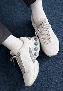 Фото № 1 с приближением к товару «‎AIR MAX DN»