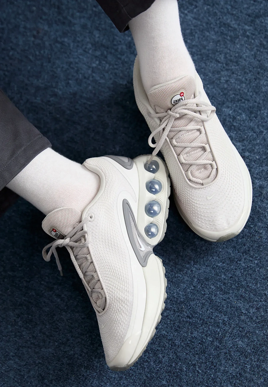 Фото № 1 с приближением к товару «‎AIR MAX DN»