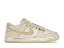 Фото № 1 с приближением к товару «‎Nike Dunk Low»