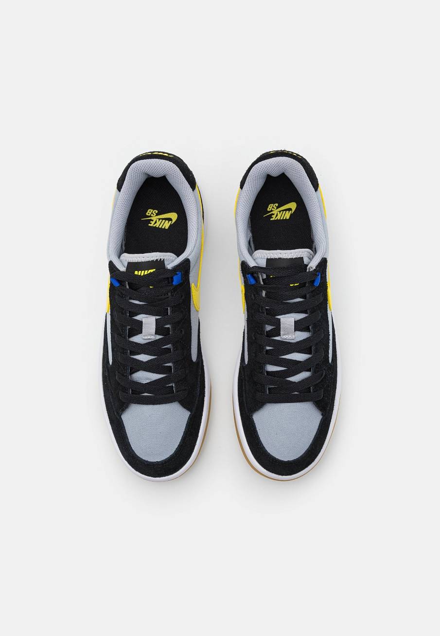 Фото № 3 с приближением к товару «‎Nike Adversary »