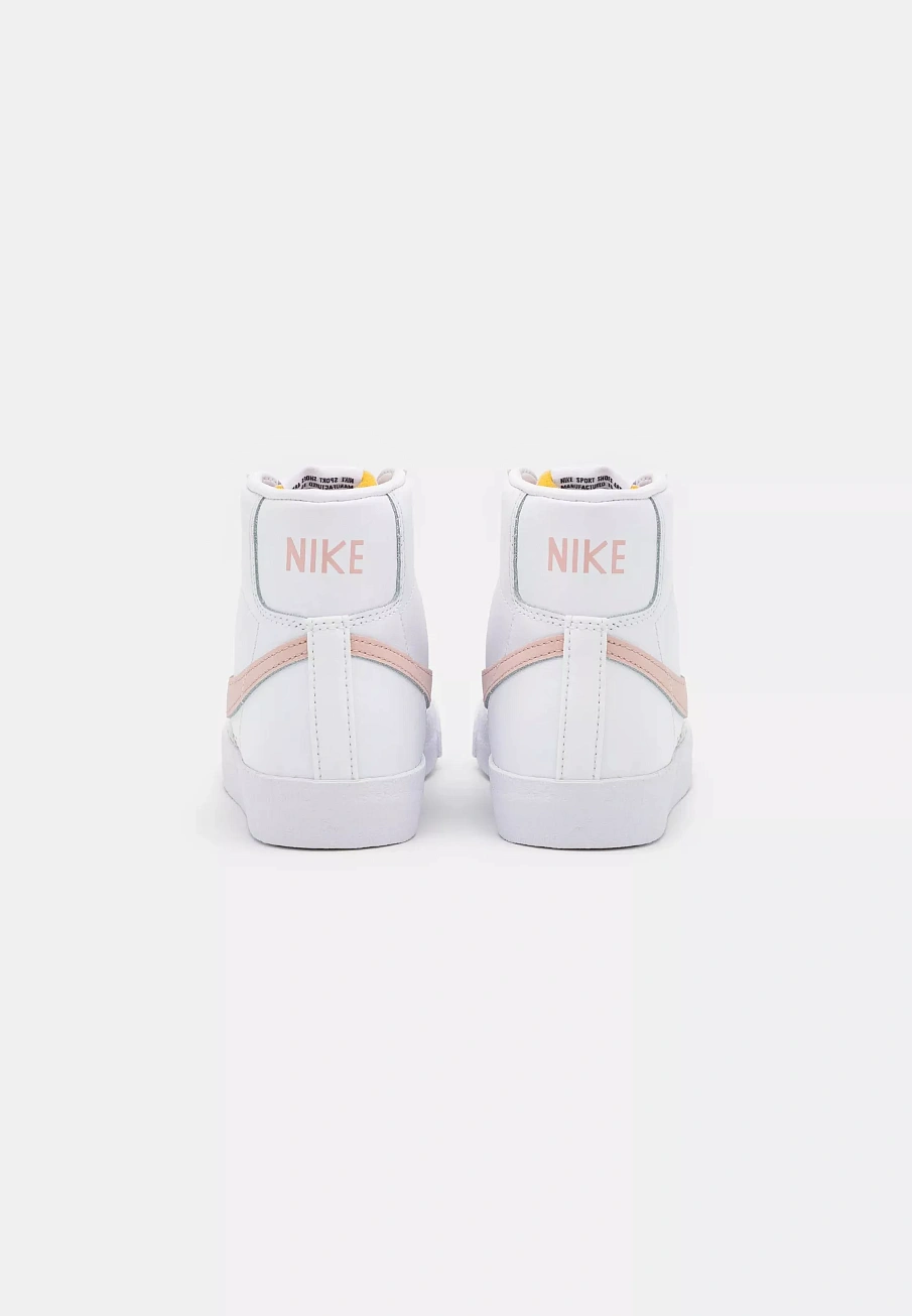 Фото № 4 с приближением к товару «‎BLAZER MID 77»