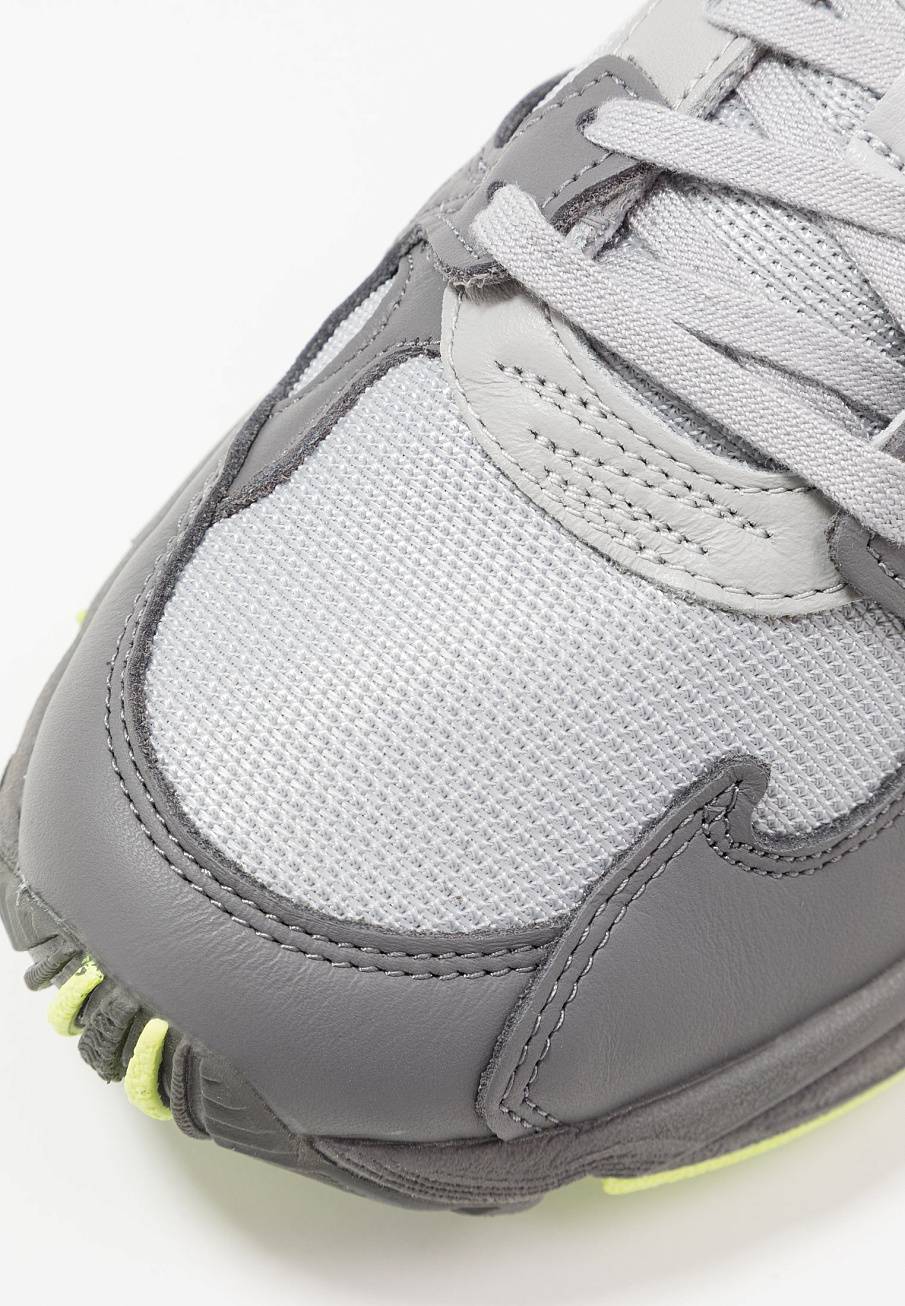 Фото № 3 с приближением к товару «‎Adidas Falcon »