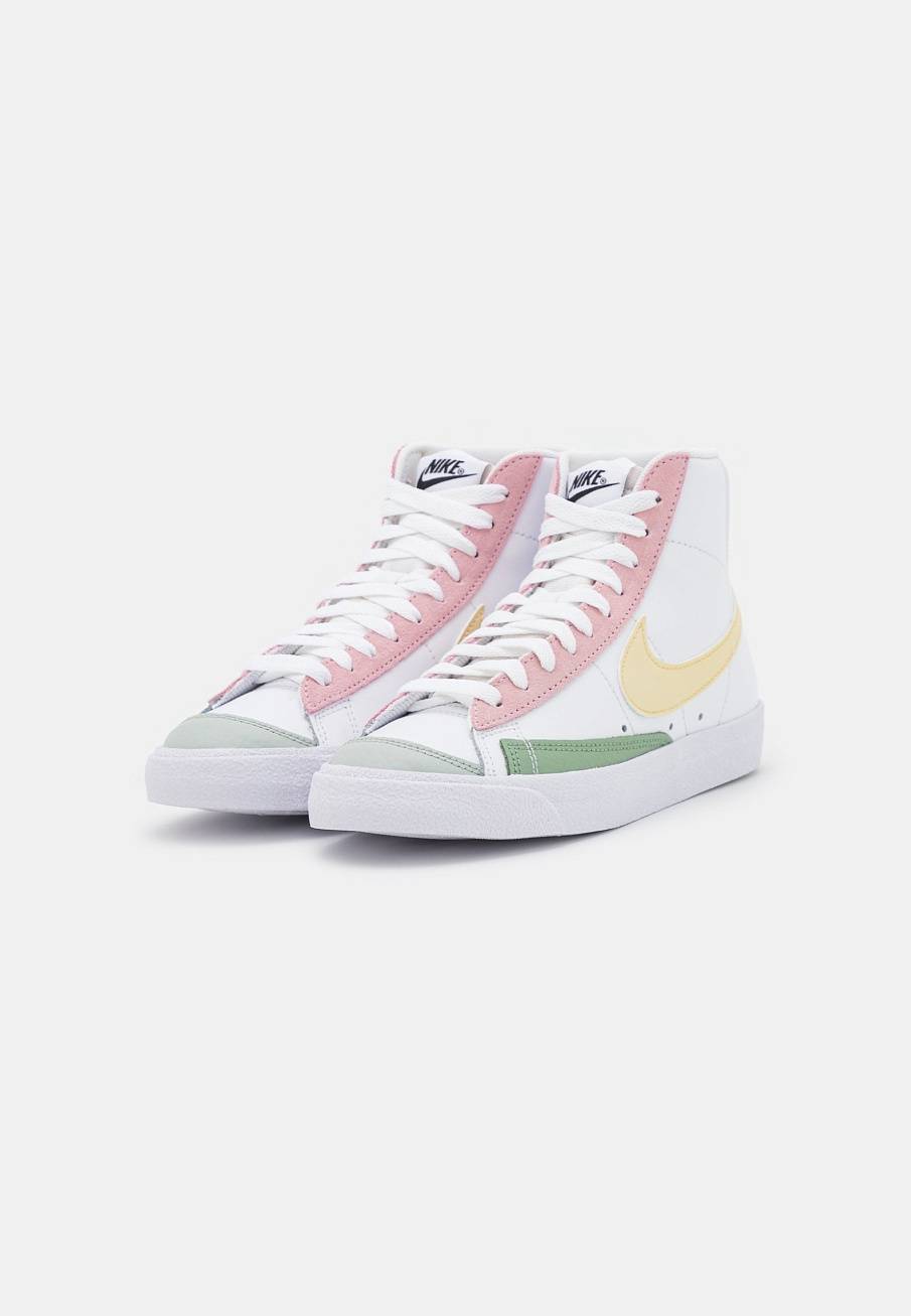 Фото № 3 с приближением к товару «‎Nike Blazer 77 »
