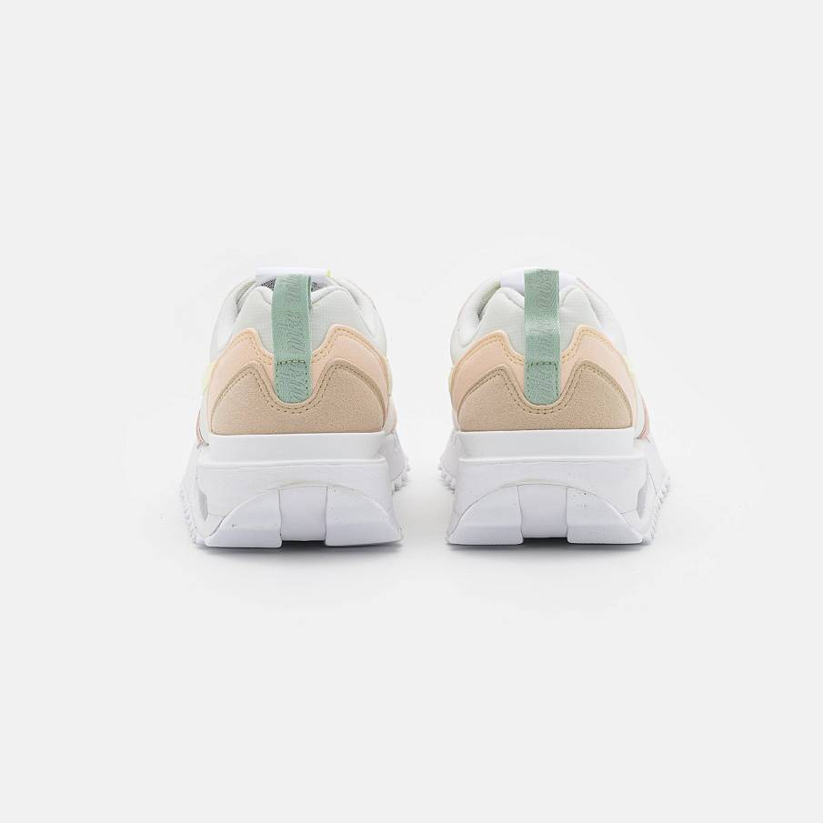 Фото № 4 с приближением к товару «‎Nike Air Max Dawn »