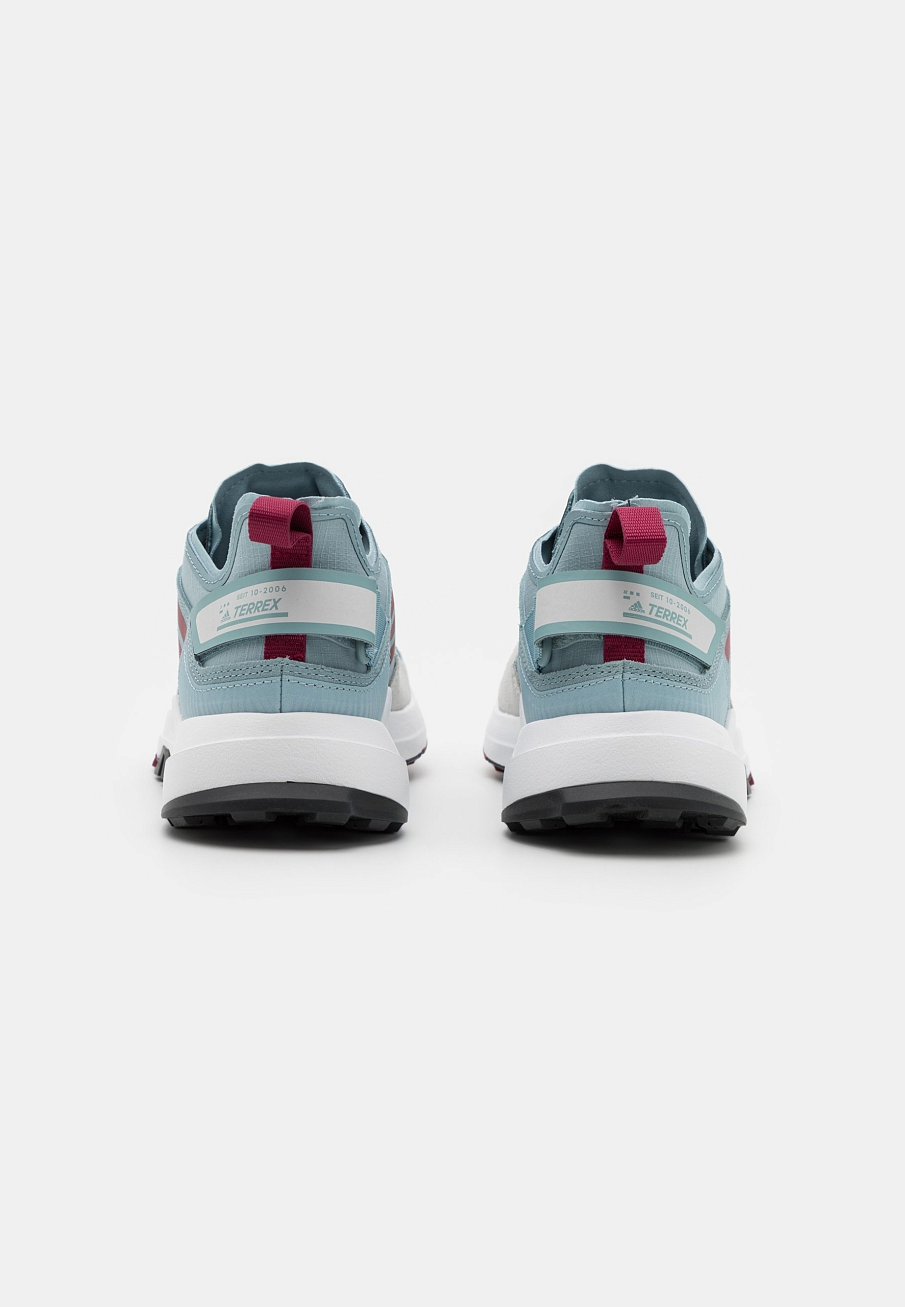 Фото № 3 с приближением к товару «‎Adidas Terrex Hiking Urban Traxion Shoes»