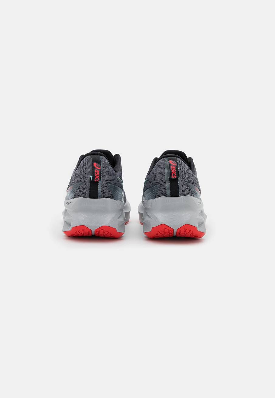 Фото № 2 с приближением к товару «‎Asics Novablast 2»