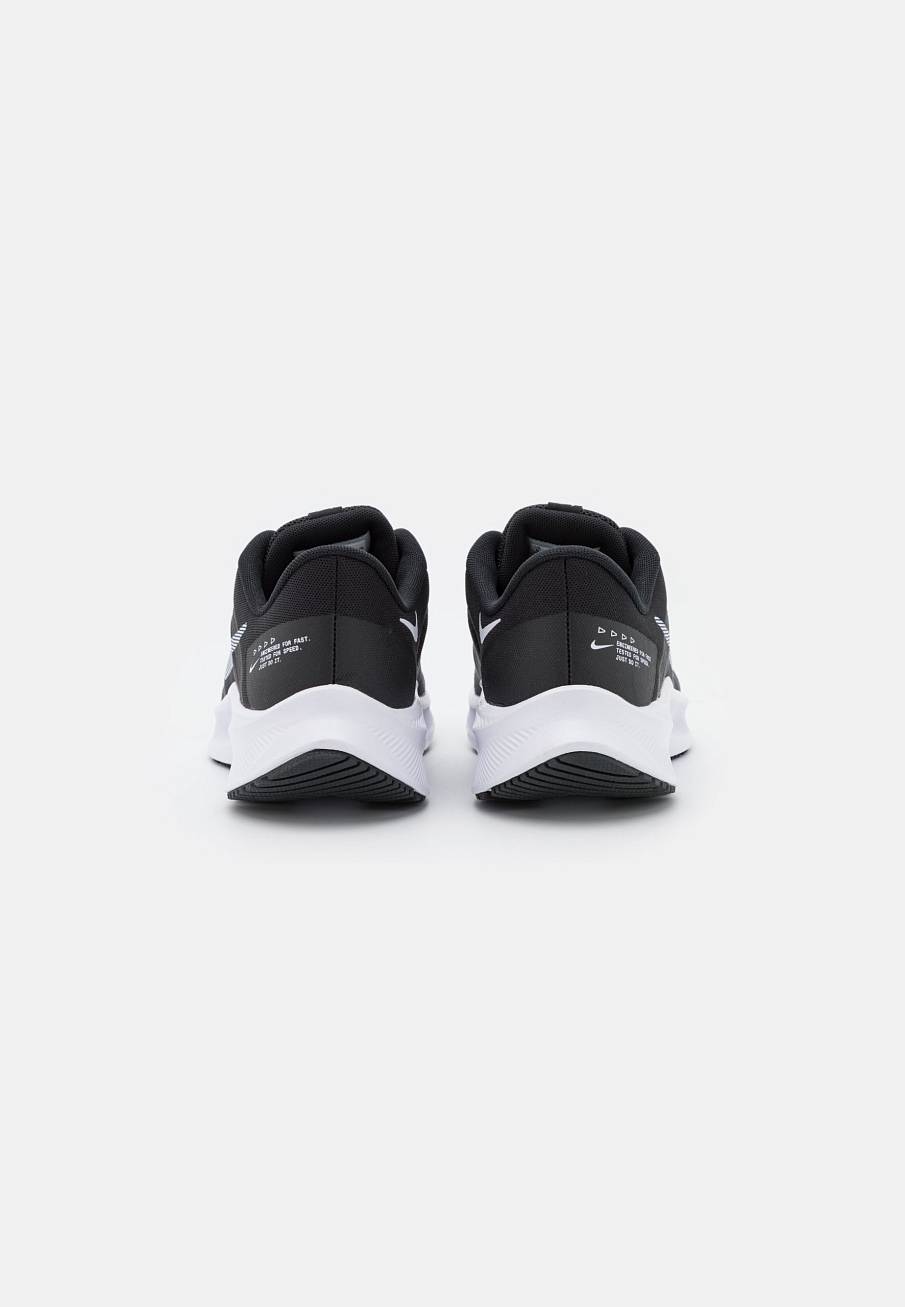 Фото № 3 с приближением к товару «‎Nike Quest 4»