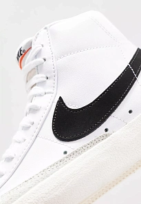 Фото № 3 с приближением к товару «‎BLAZER MID 77»