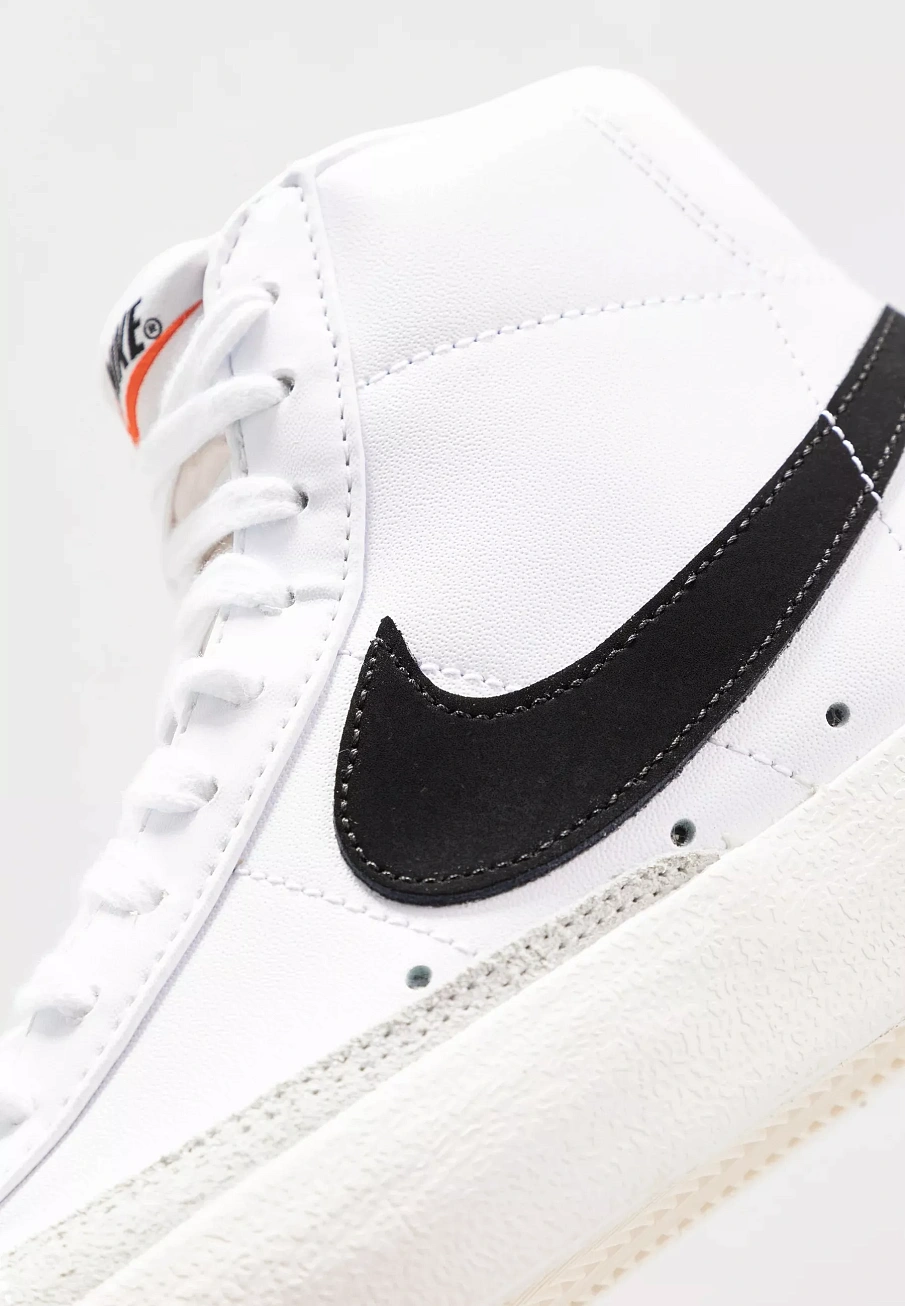 Фото № 3 с приближением к товару «‎BLAZER MID 77»
