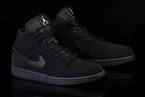 Фото № 3 с приближением к товару «‎Nike Air Jordan 1 Retro Nubuck Triple »