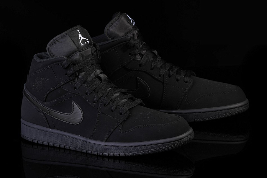 Фото № 3 с приближением к товару «‎Nike Air Jordan 1 Retro Nubuck Triple »