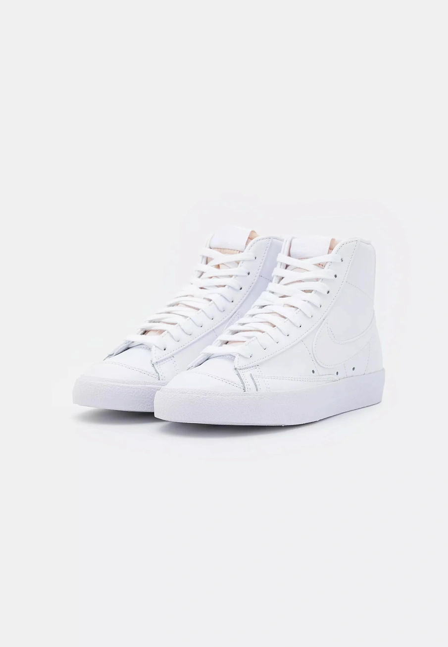 Фото № 3 с приближением к товару «‎BLAZER MID 77»
