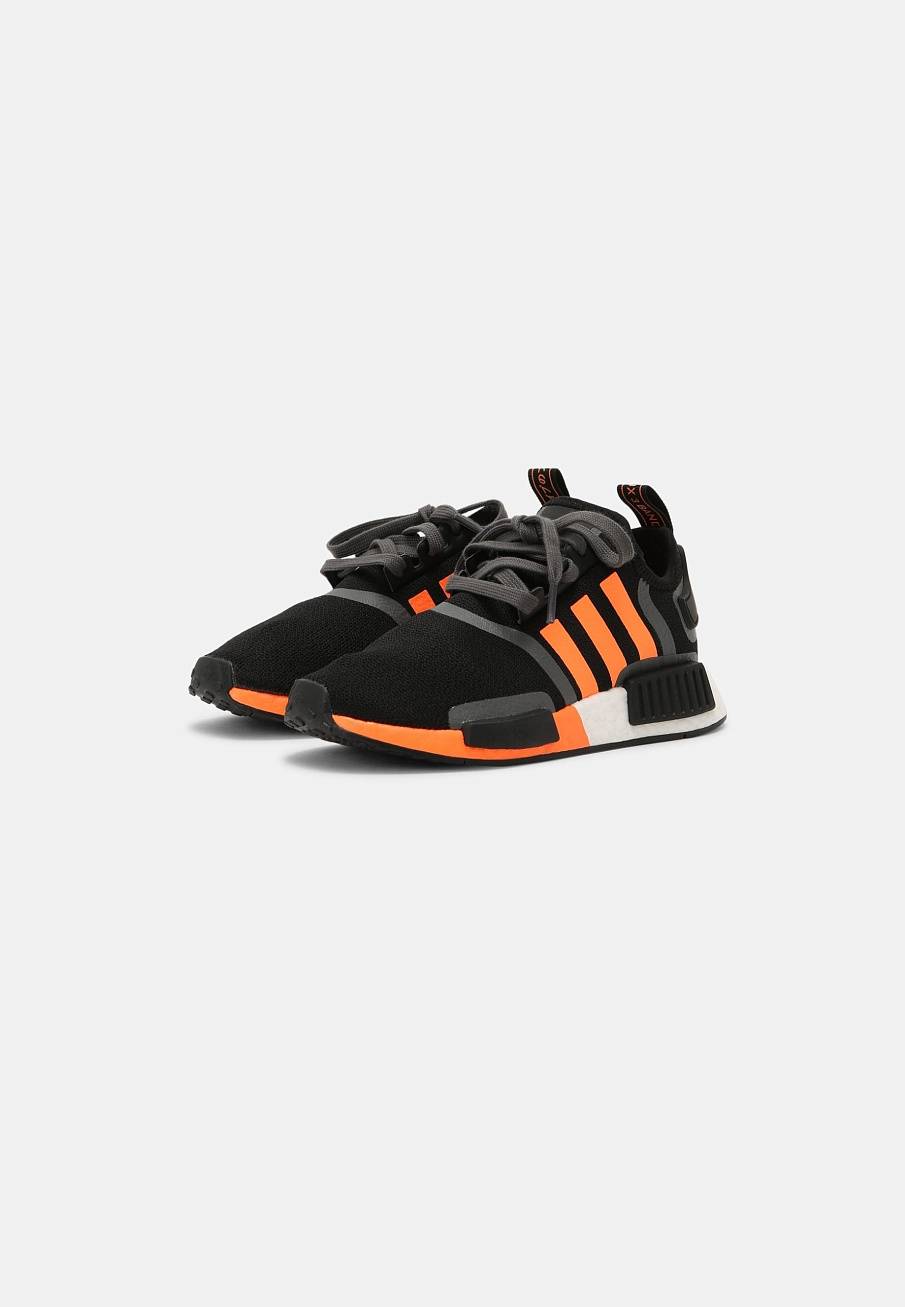 Фото № 2 с приближением к товару «‎Adidas Nmd_r1 Boost Shoes »