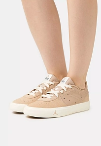Фото № 1 с приближением к товару «‎WMNS JORDAN SERIES ES»