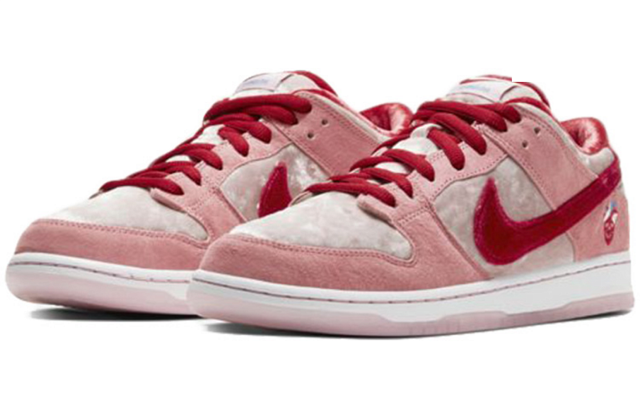 Фото № 3 с приближением к товару «‎StrangeLove x Nike SB Dunk Low 'Valentine's Day'»