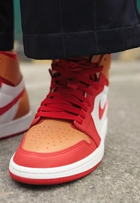 Фото № 2 с приближением к товару «‎W AIR JORDAN 1 ZOOM AIR CMFT»