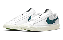Фото № 3 с приближением к товару «‎Nike Blazer Low '77 GS 'Lightning Bolt Swoosh'»