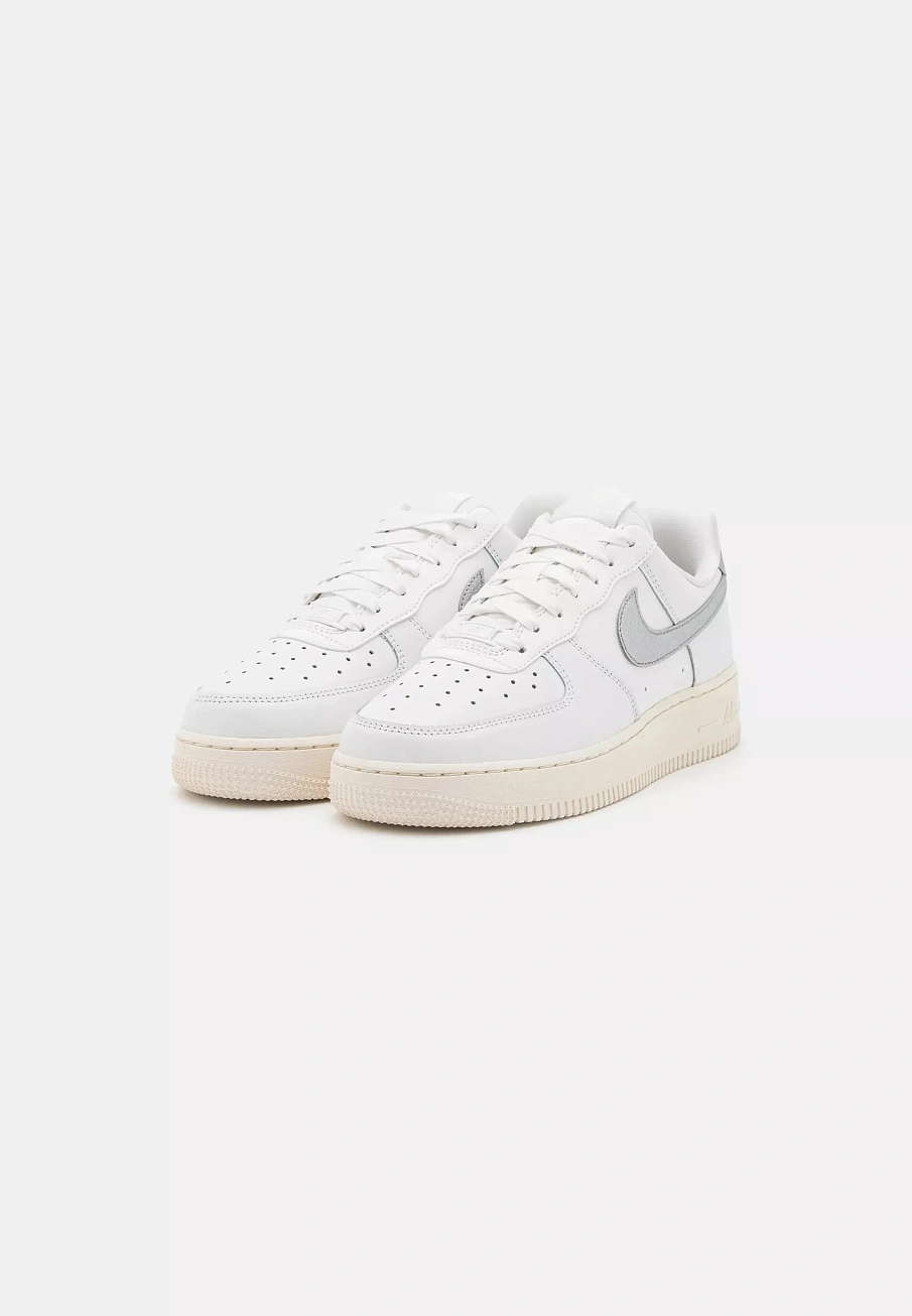 Фото № 3 с приближением к товару «‎W AIR FORCE 1 07 ESS TRND»