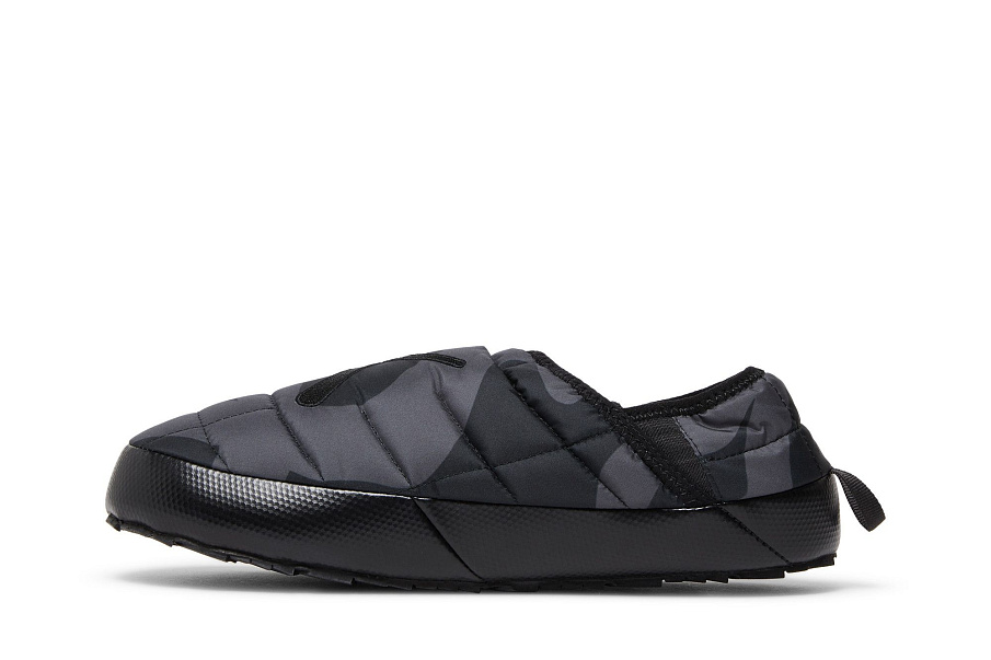 Фото № 4 с приближением к товару «‎KAWS x The North Face ThermoBall Traction Mule VP Black Camo»