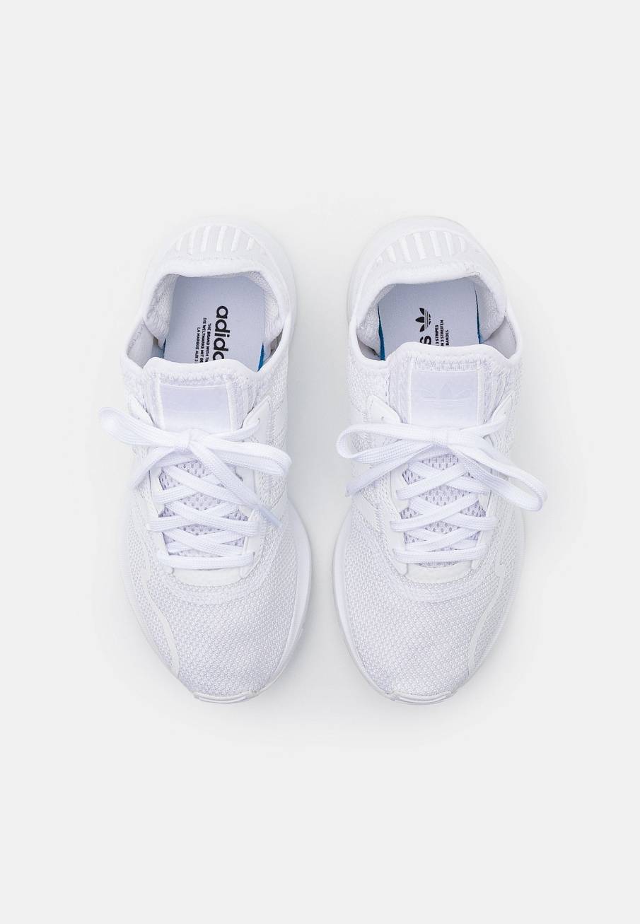 Фото № 4 с приближением к товару «‎Adidas Swift »