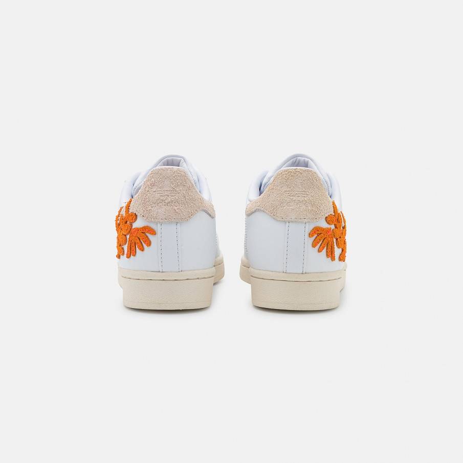 Фото № 4 с приближением к товару «‎Adidas Superstar »