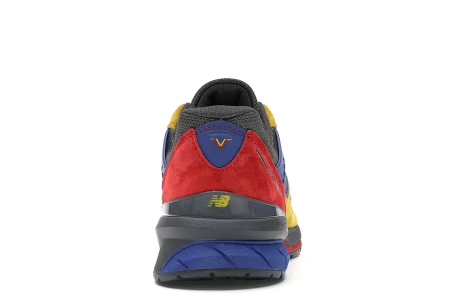 Фото № 4 с приближением к товару «‎New Balance 990v5»