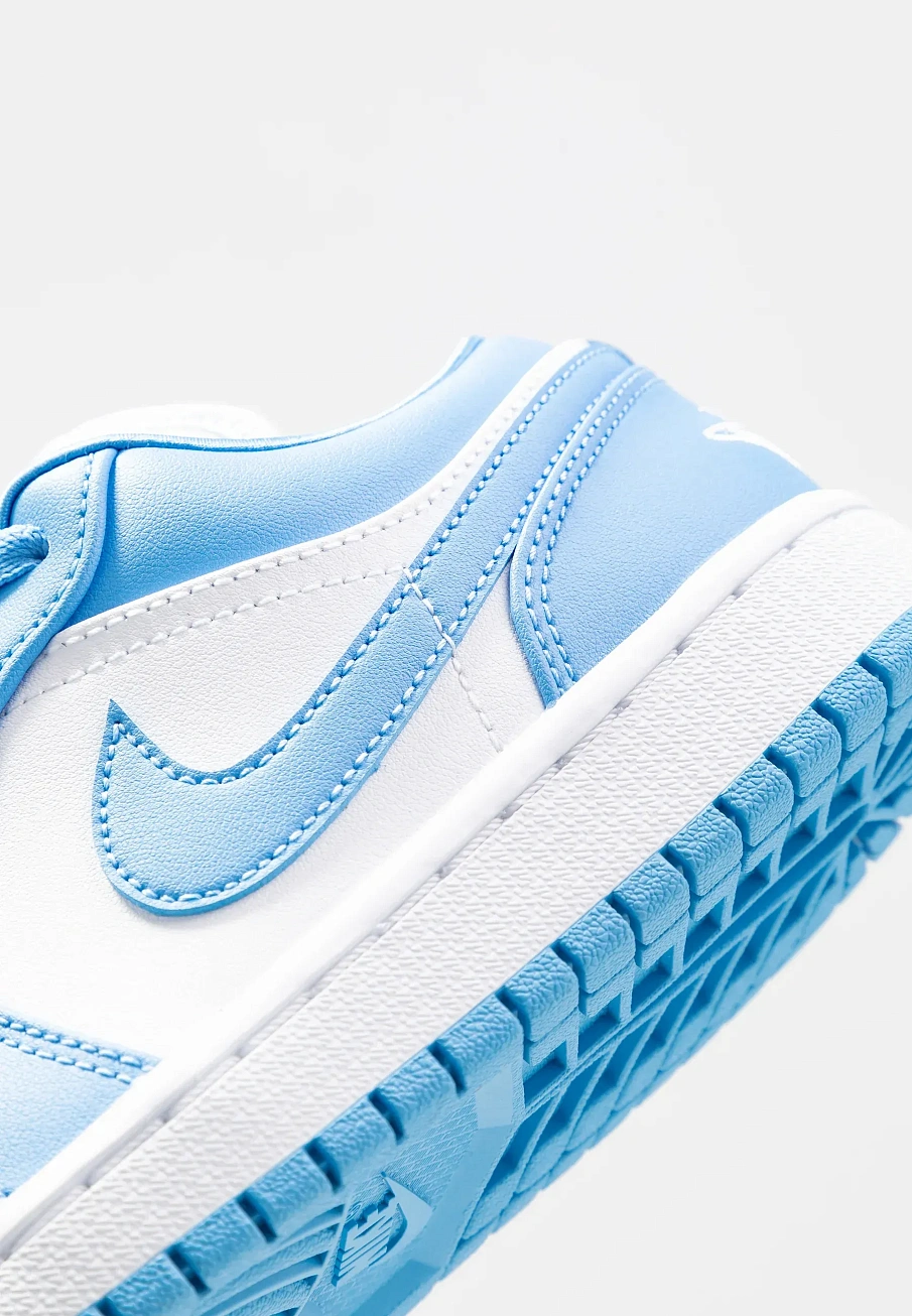 Фото № 3 с приближением к товару «‎AIR JORDAN 1 LOW»