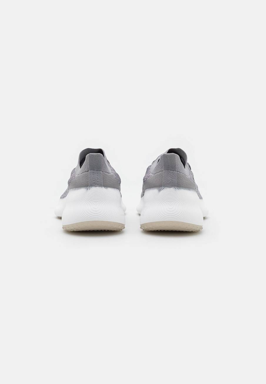 Фото № 3 с приближением к товару «‎Adidas Futurenatural»