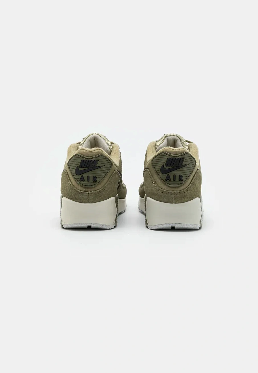 Фото № 3 с приближением к товару «‎AIR MAX 90»