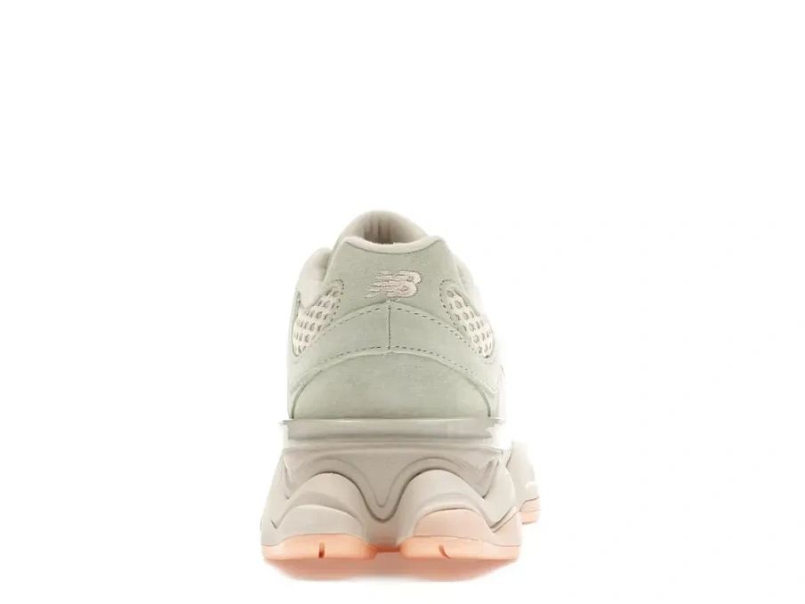 Фото № 4 с приближением к товару «‎New Balance 9060»