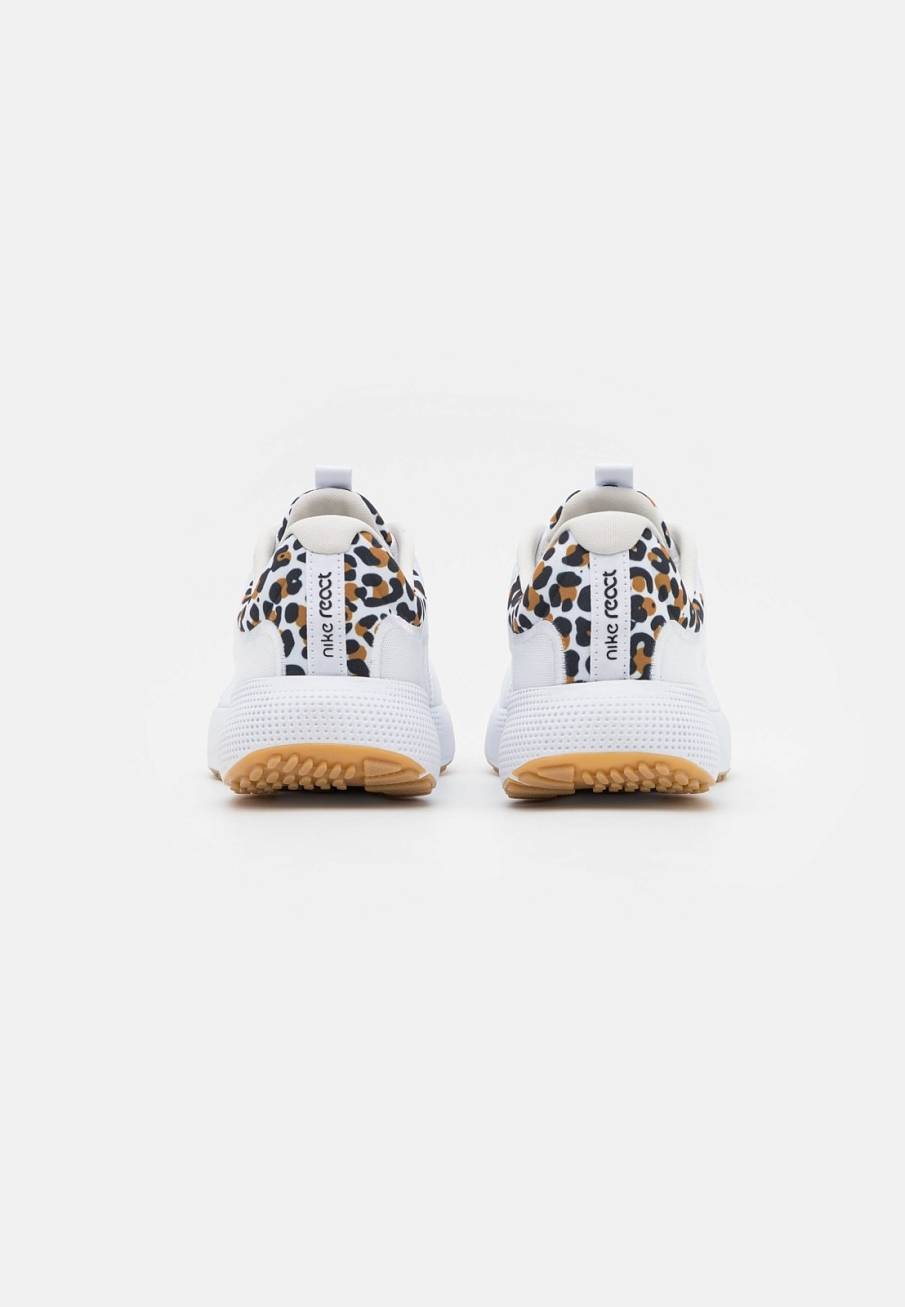 Фото № 2 с приближением к товару «‎Nike React Escape»