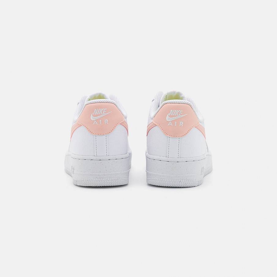 Фото № 3 с приближением к товару «‎Nike Air Force 1 »