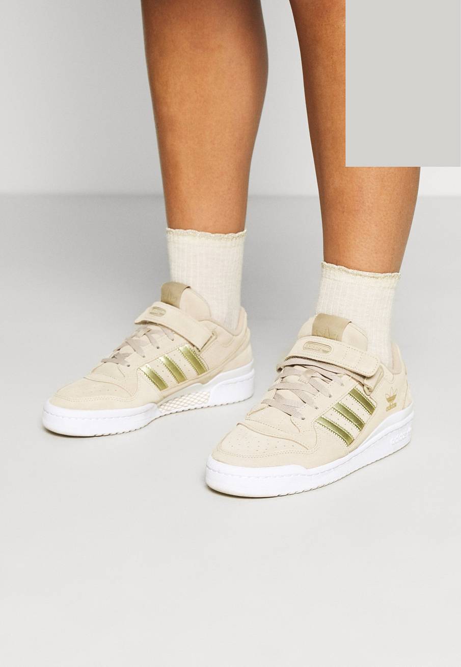 Фото № 3 с приближением к товару «‎Adidas Forum »