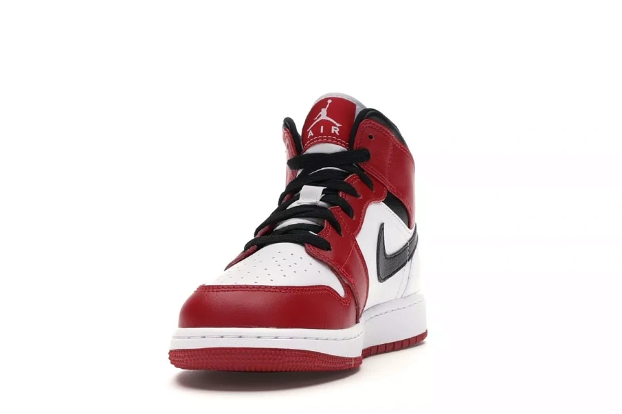 Фото № 4 с приближением к товару «‎Jordan 1 Mid Chicago (2020) »