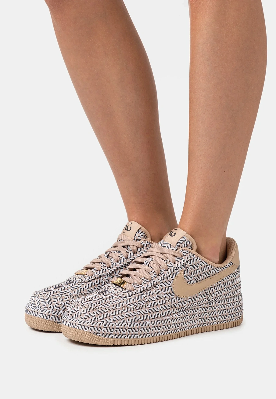 Фото № 1 с приближением к товару «‎WMNS AIR FORCE 1 LX NU »