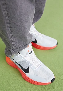 Фото № 2 с приближением к товару «‎LUNAR ROAM»