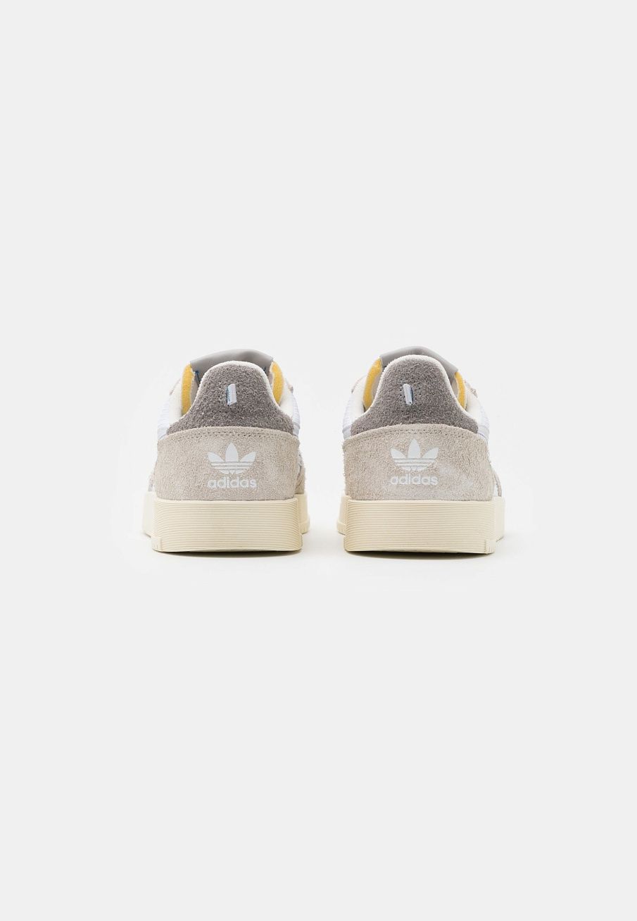 Фото № 5 с приближением к товару «‎Adidas Supercourt »