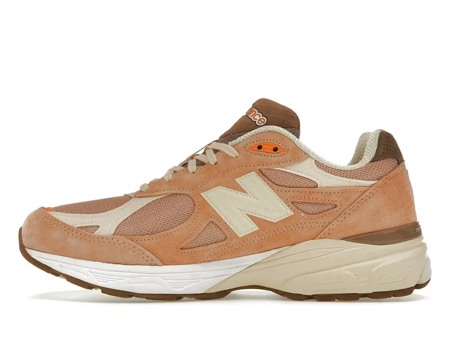 Фото № 3 с приближением к товару «‎New Balance 990v3»