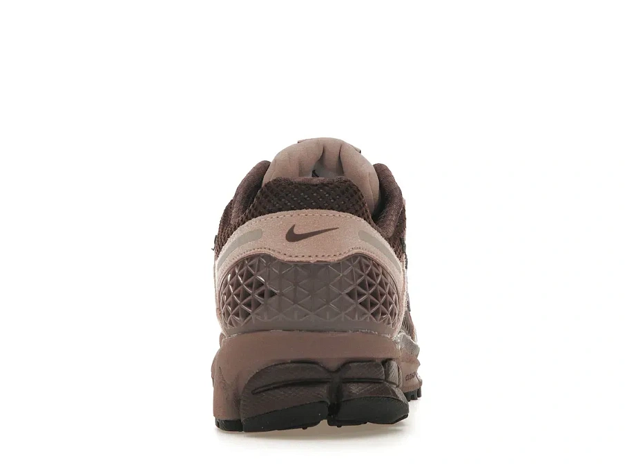Фото № 4 с приближением к товару «‎Nike Zoom Vomero 5 Plum Eclipse »