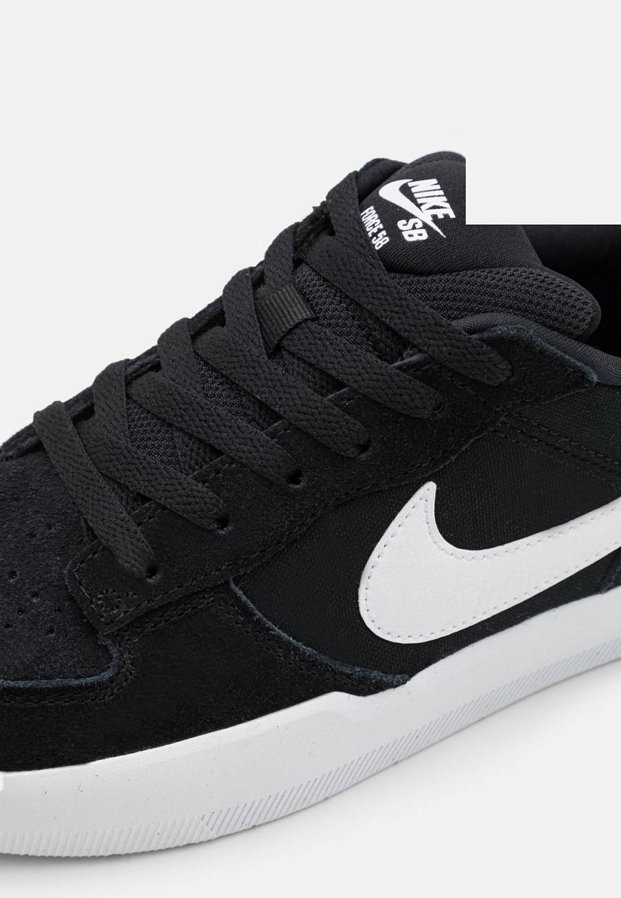Фото № 5 с приближением к товару «‎Nike Force 58 »