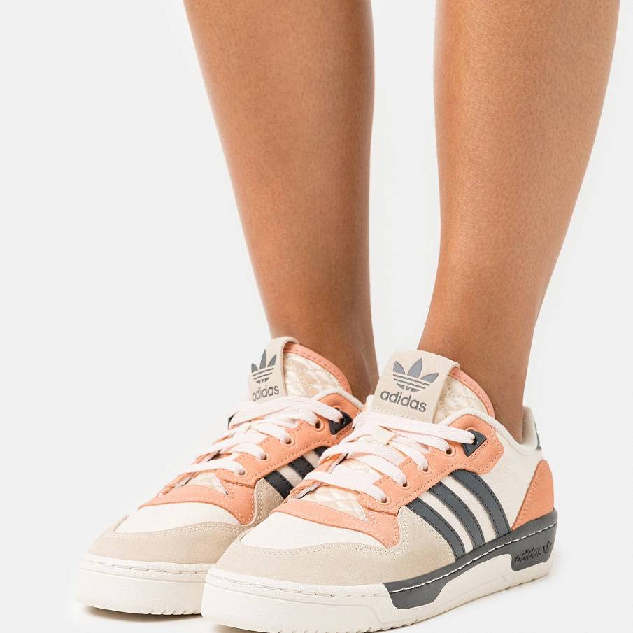 Фото № 2 с приближением к товару «‎Adidas Rivalry Premium »