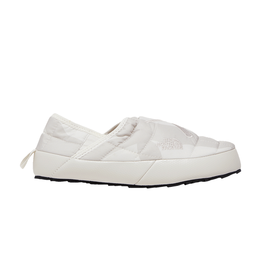 Фото № 1 с приближением к товару «‎KAWS x The North Face Women's ThermoBall Traction Mule VP Moonlight Ivory Camo»
