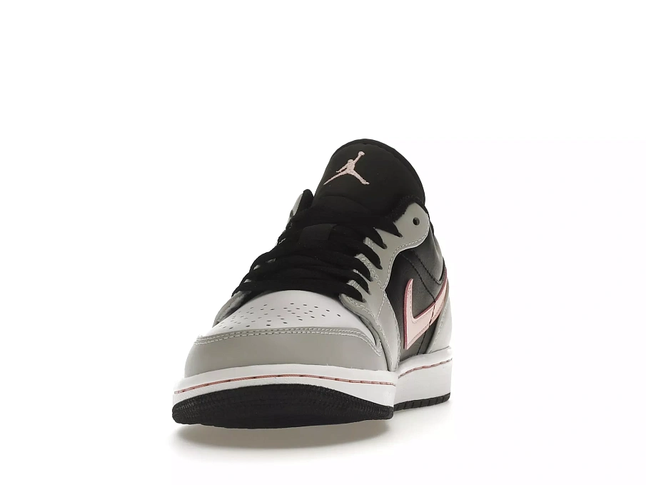 Фото № 2 с приближением к товару «‎Jordan 1 Low Black Grey Pink»